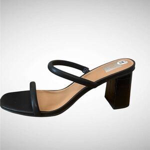DV Dolce Vita Halsty heeled sandal Black NWOB  Women’s size 11
